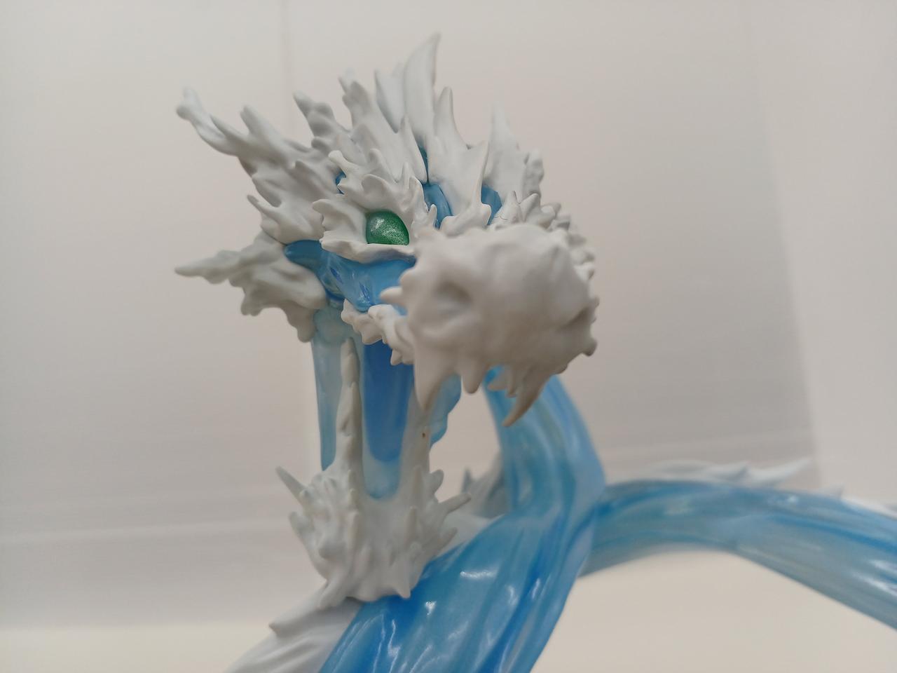 下の牙のあたりに汚れあります