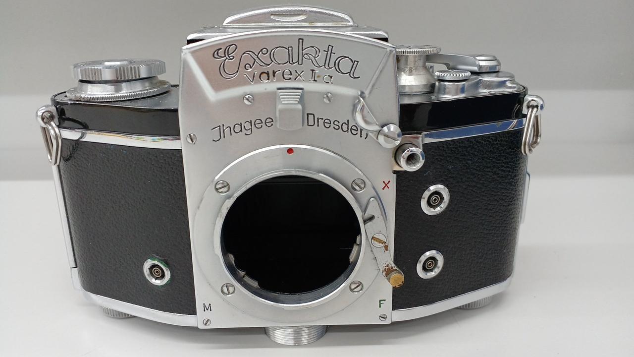 EXAKTA VX フィルムカメラ 50mmレンズ付き EXAKTA VX フィルムカメラ 50mmレンズ付き MJ;i : Howto CAMERA/exakta_VX