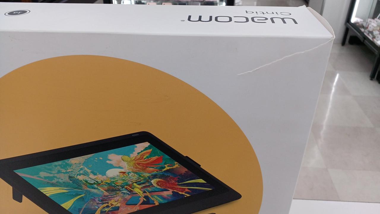 箱に亀裂あります