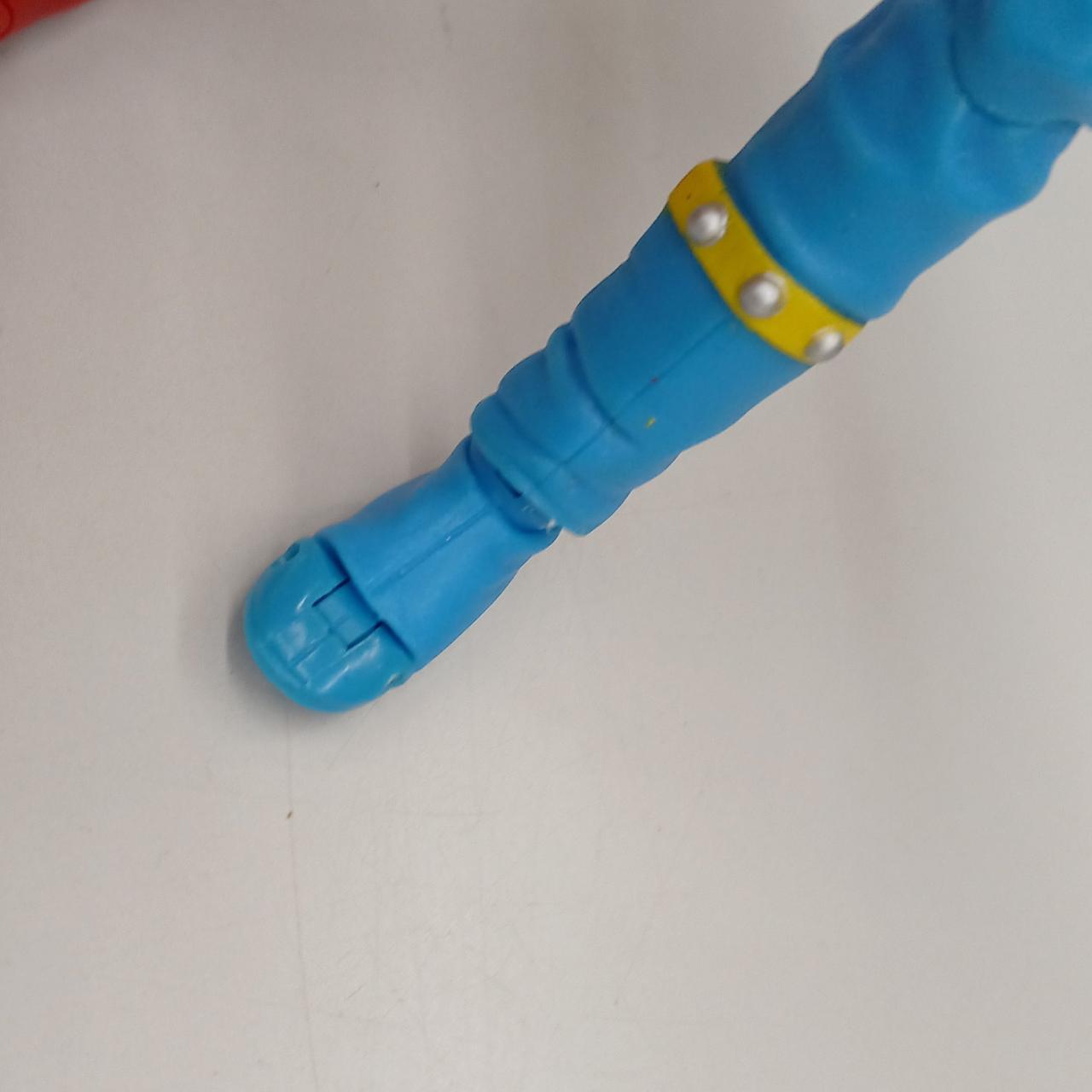 左足首汚れあり