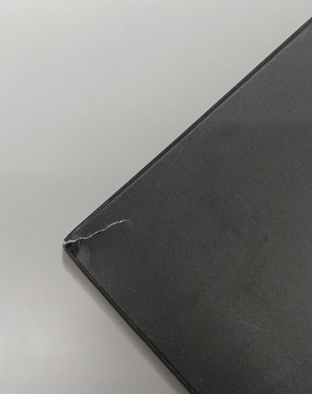 外箱の角に破れ有り