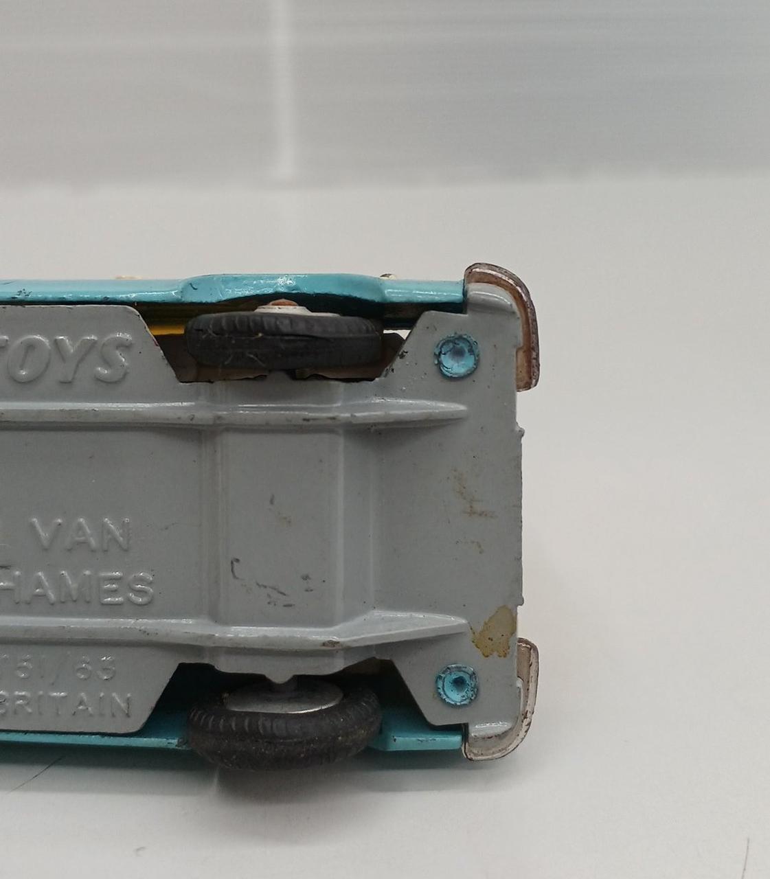 下の部分にしみ有り