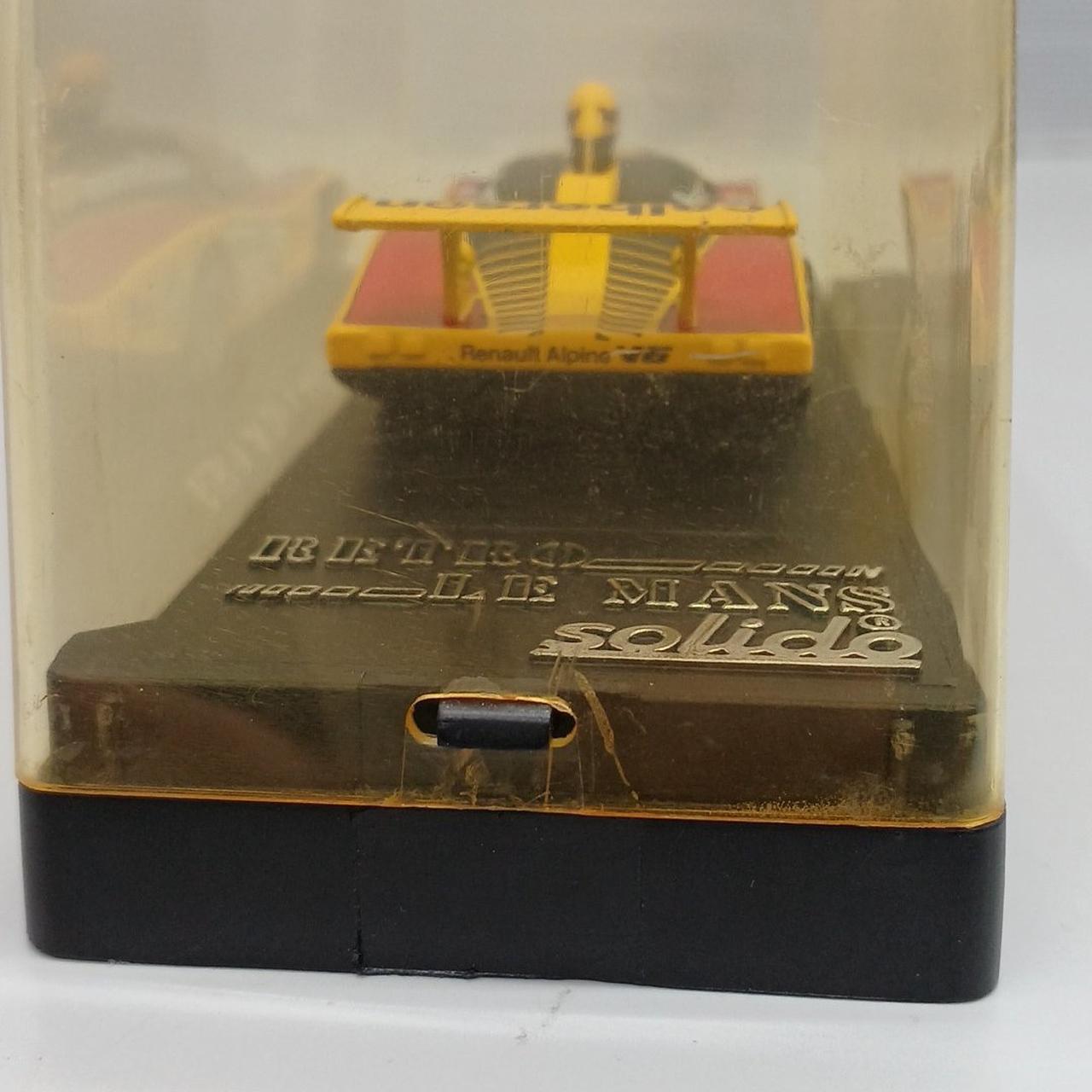 ケースにヒビあり