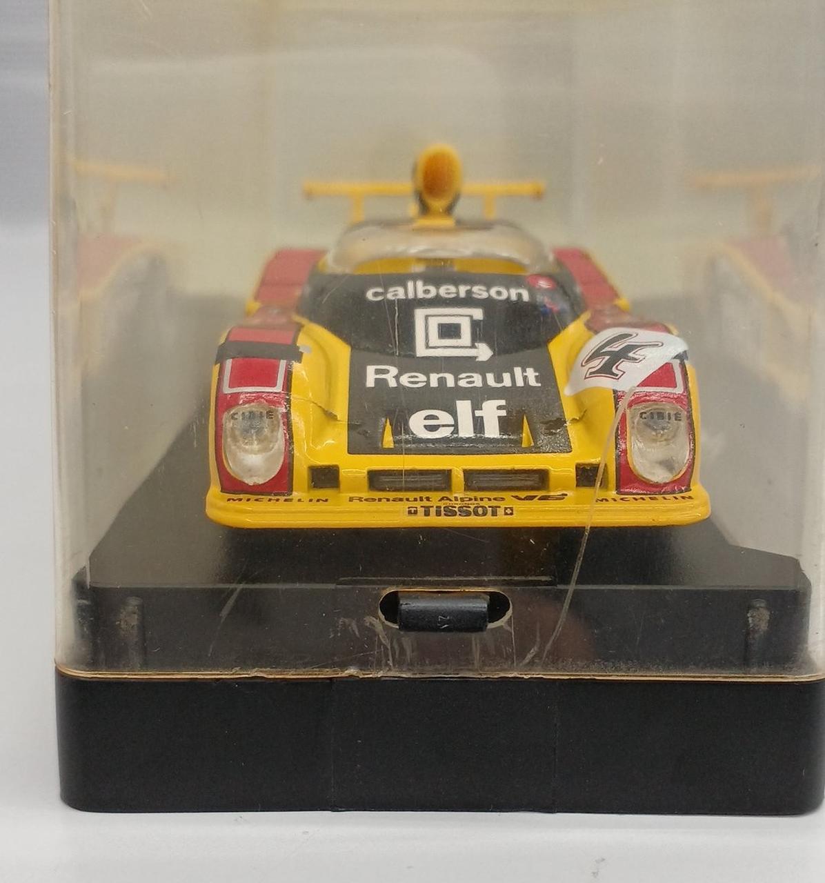 ケースにヒビ、キズあり