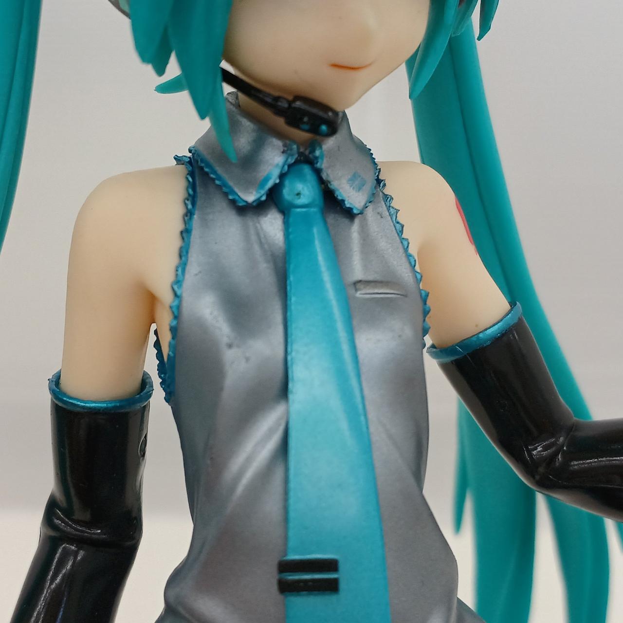 胸部に小さなキズ有り