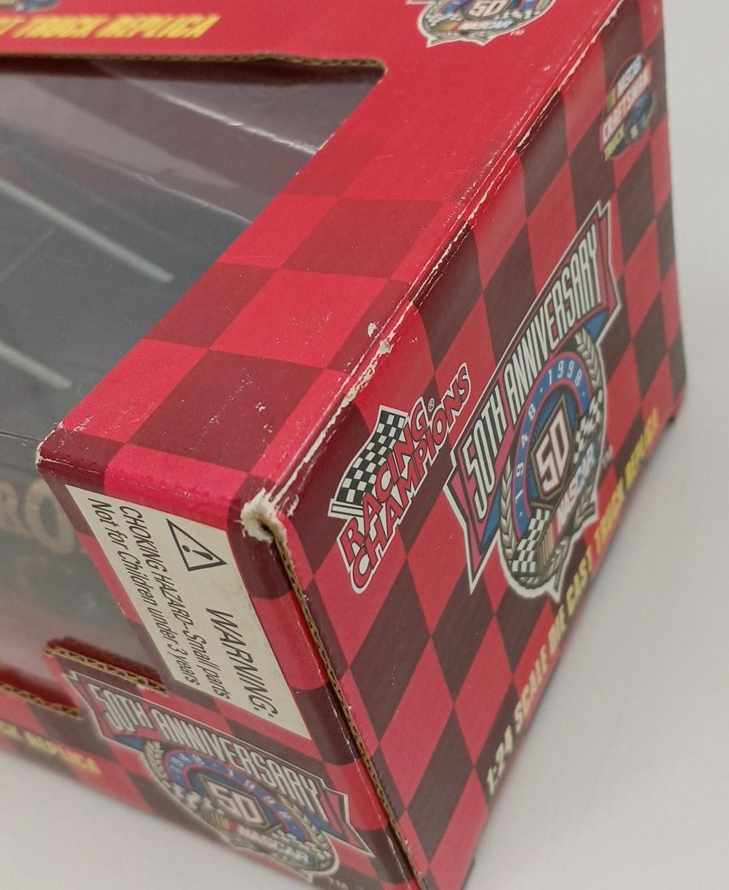 外箱の角にスレ有り