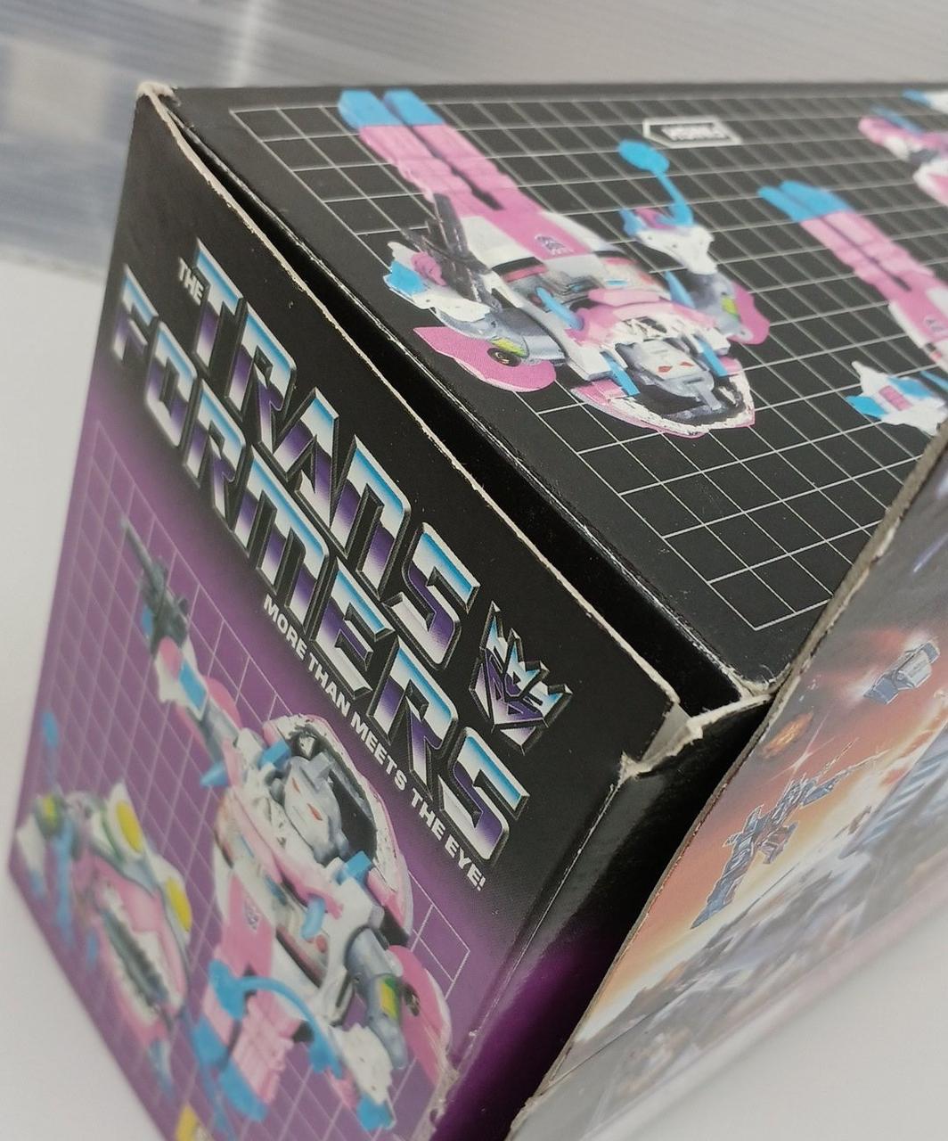 外箱に傷み有り