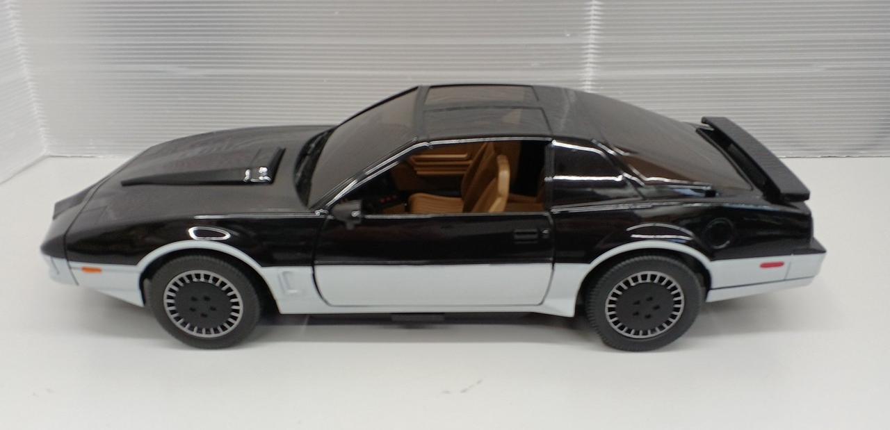 ダイヤモンドセレクト ナイトライダー 1/15スケール 新品未開封