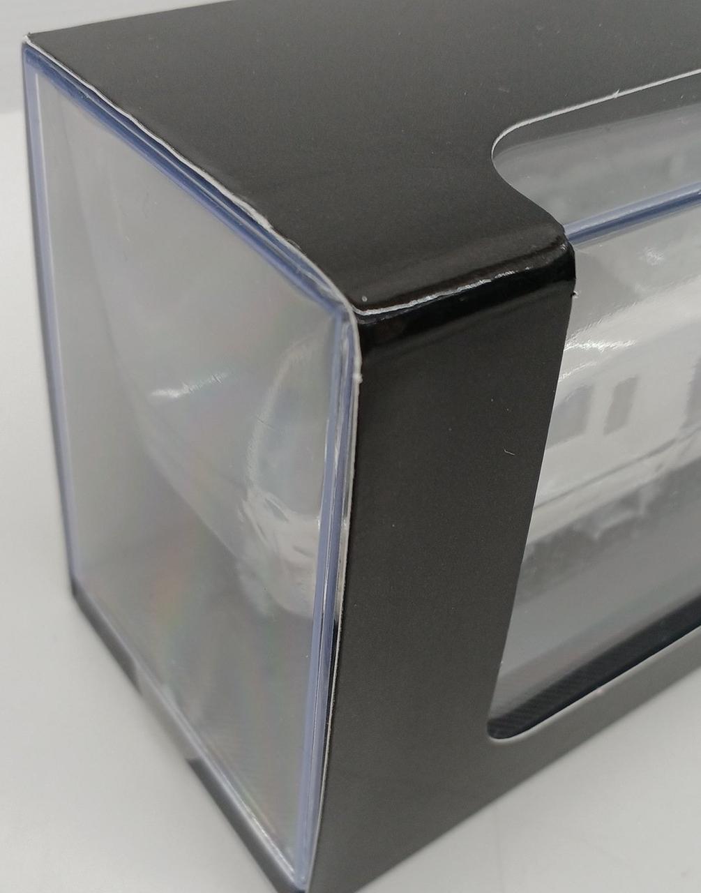 外箱に傷み有り