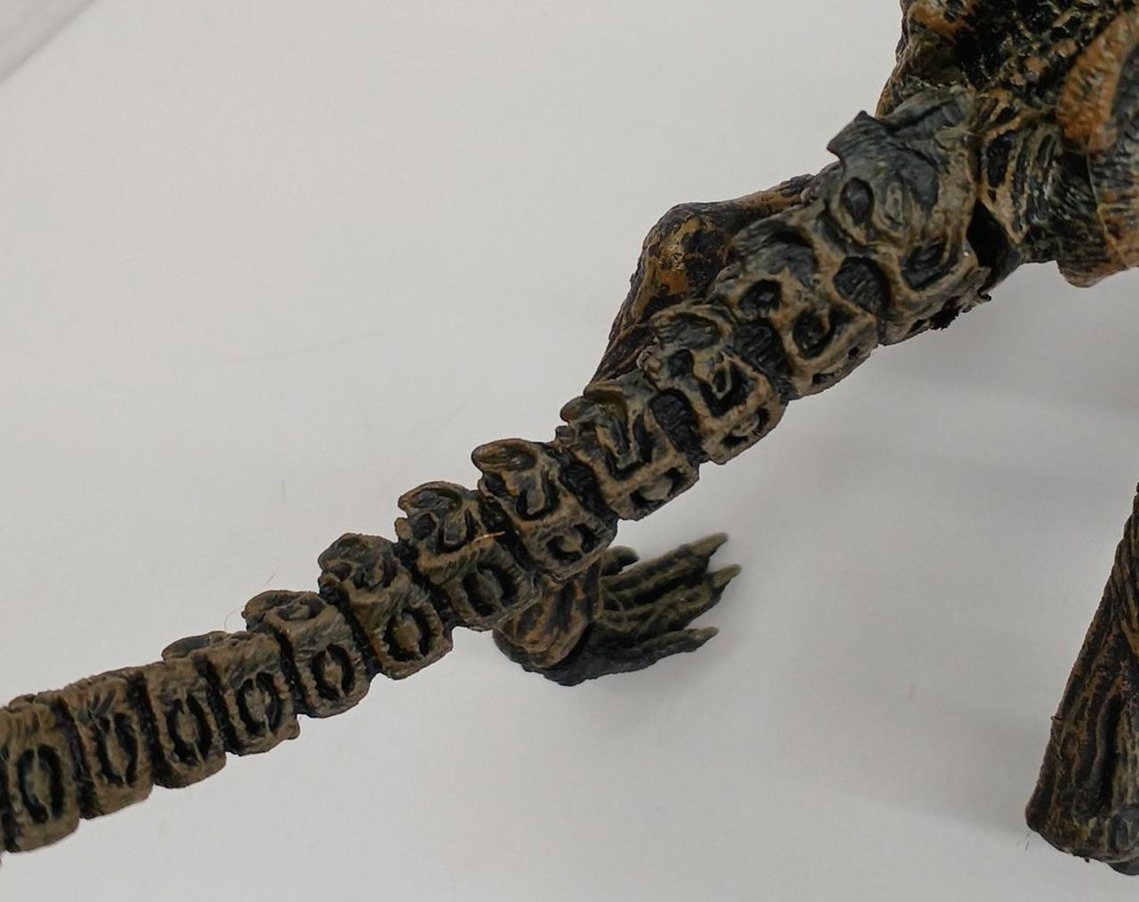 細かい繊維みたいなものが所々に付着有り