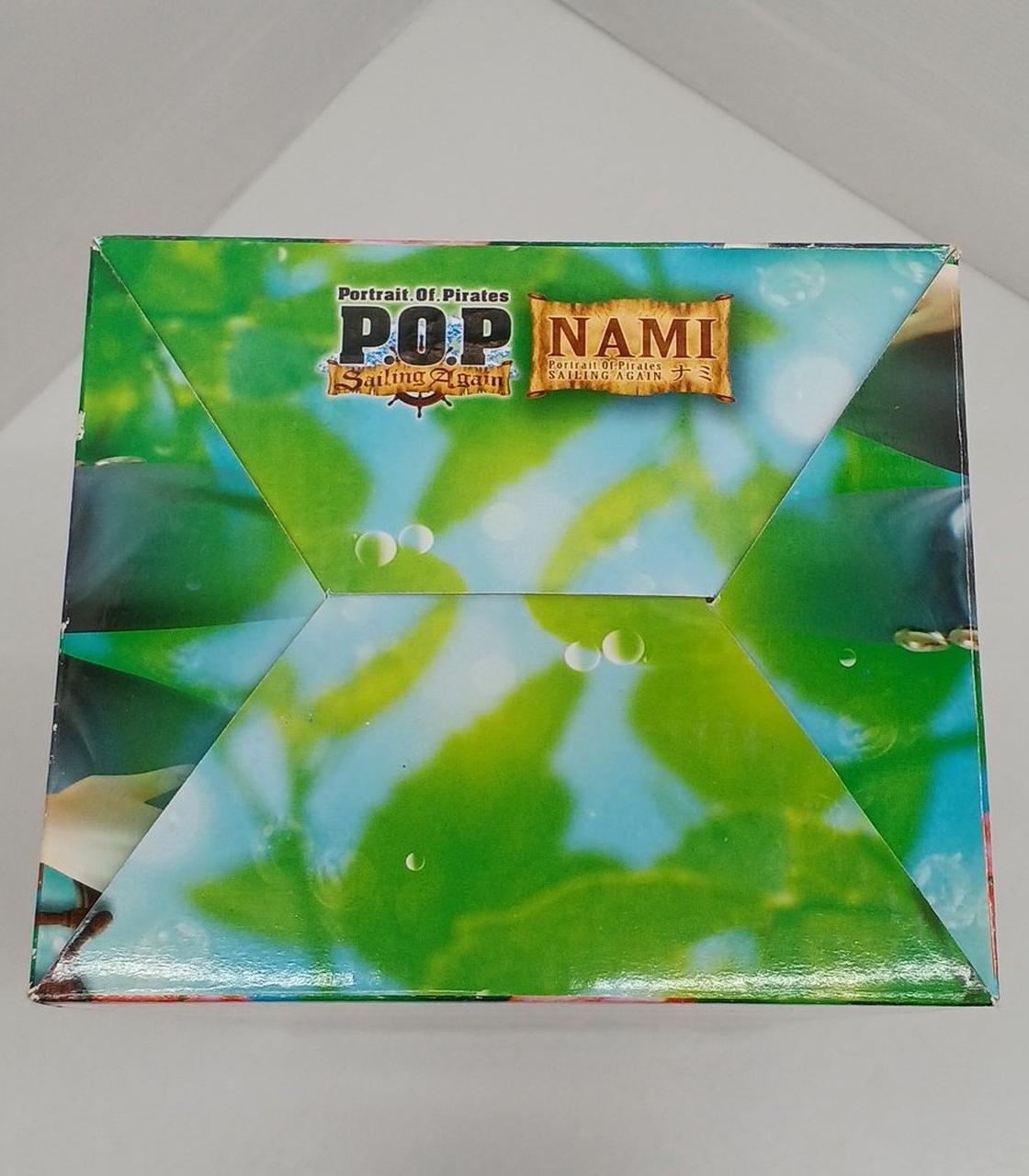 箱の角に傷み有り