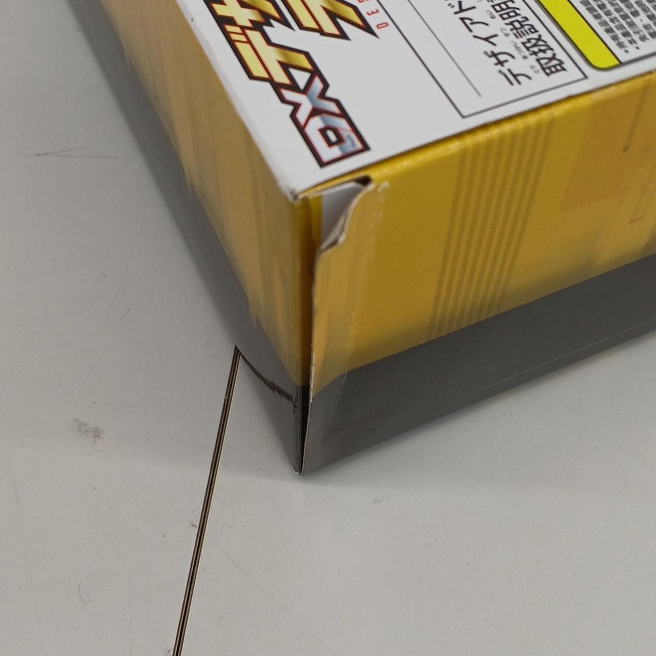 箱の角にめくれ有り