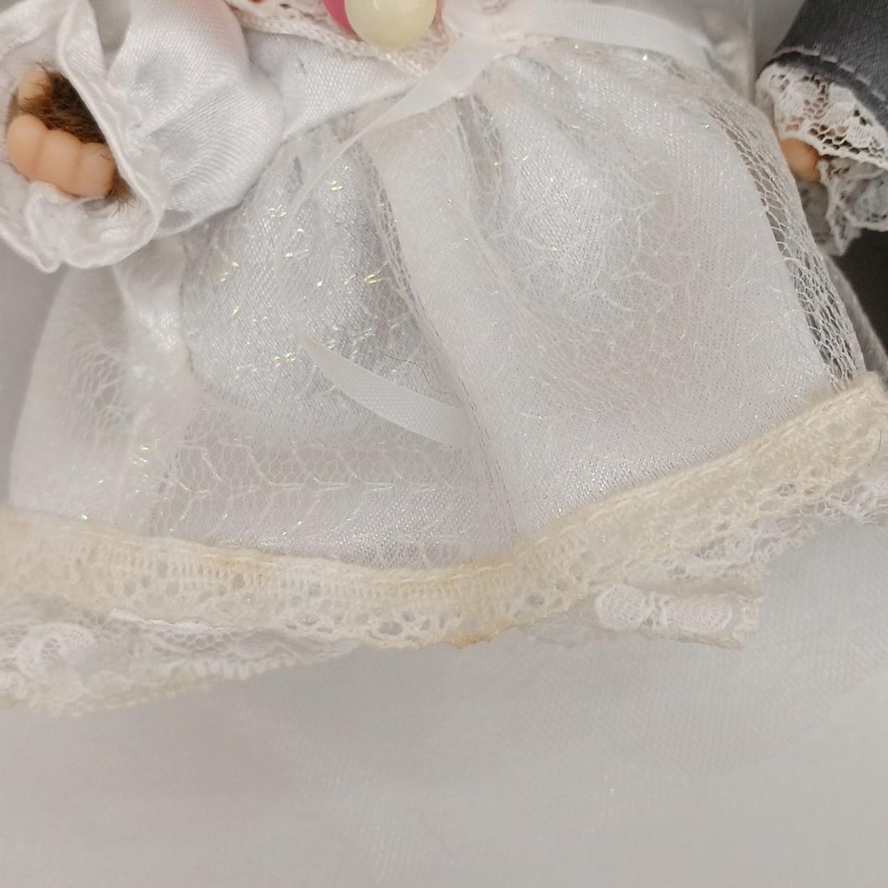 ドレスの裾部分に染み有り