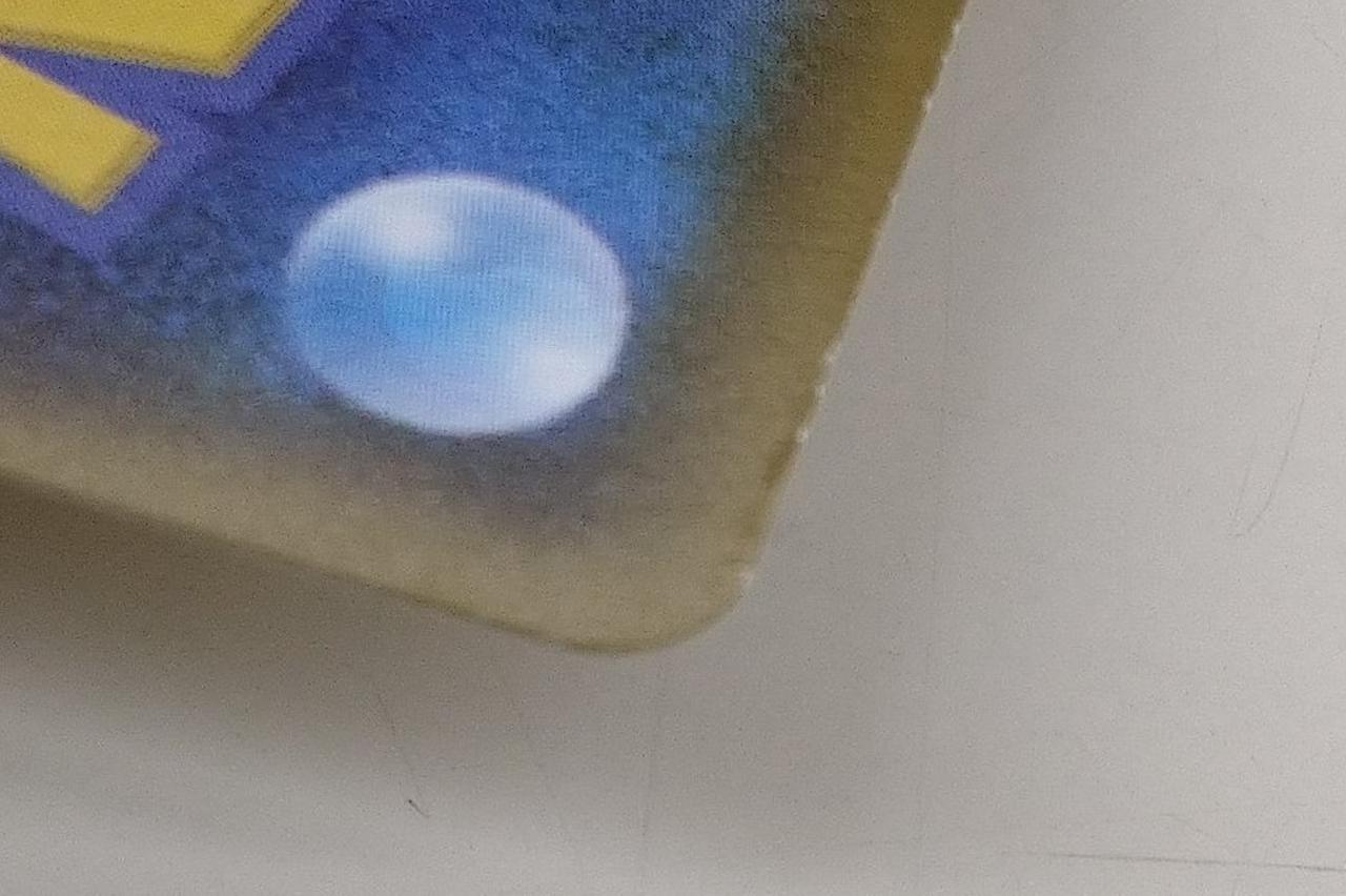 分かりづらいですが折れてます