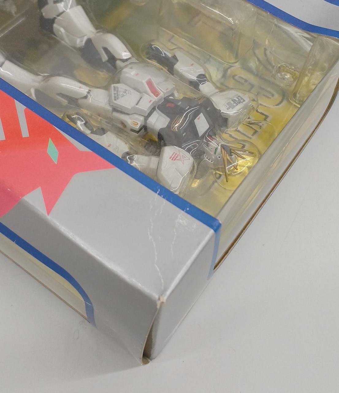 外箱の角にキズ汚れ有り