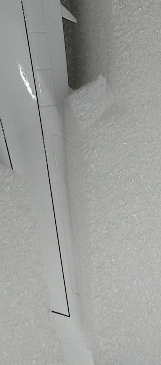 発泡スチロールに割れあり