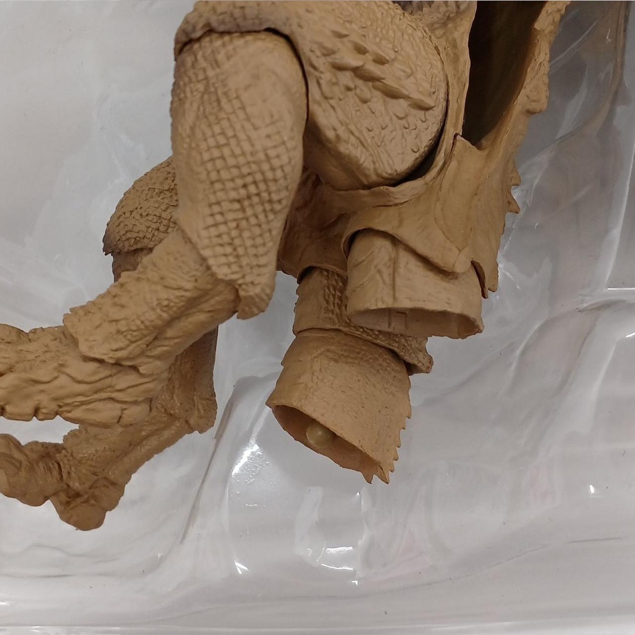 尻尾パーツが固くてとれません