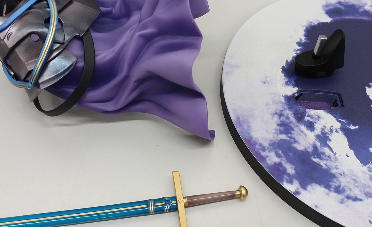 剣付き腰付け替えパーツ破損　台座ダボ外れ