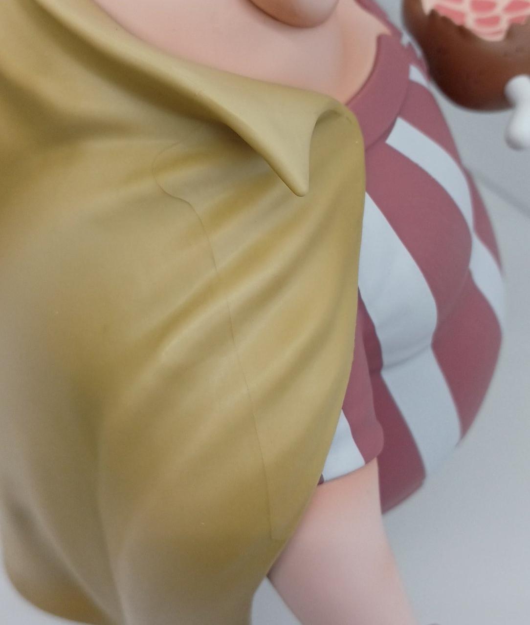 肩のところに線のようなものがある