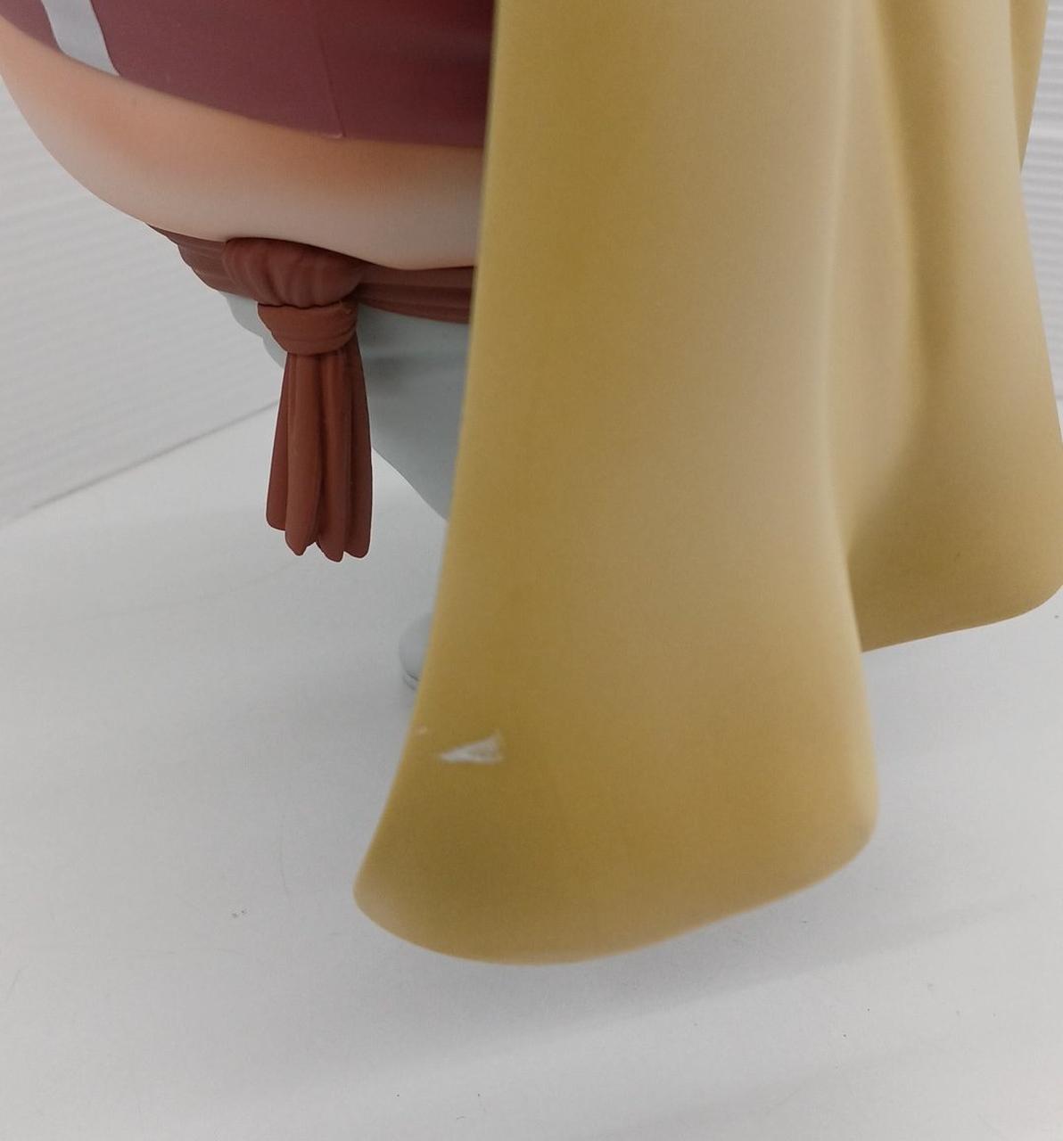 マントのしたの方に白い汚れ有り