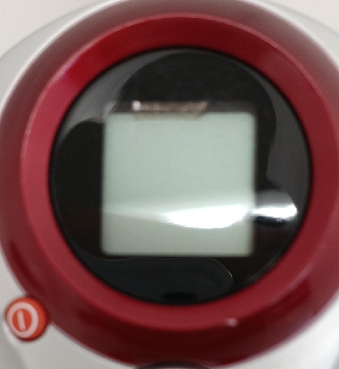 液晶上部内部に謎の物体有り