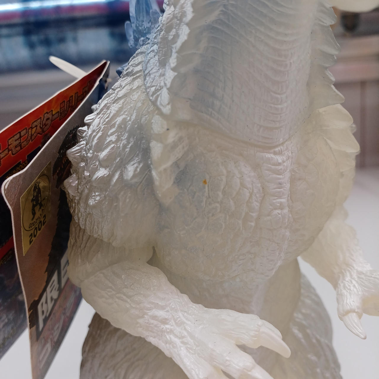 所々小さな赤いカビ？のようなシミ有り