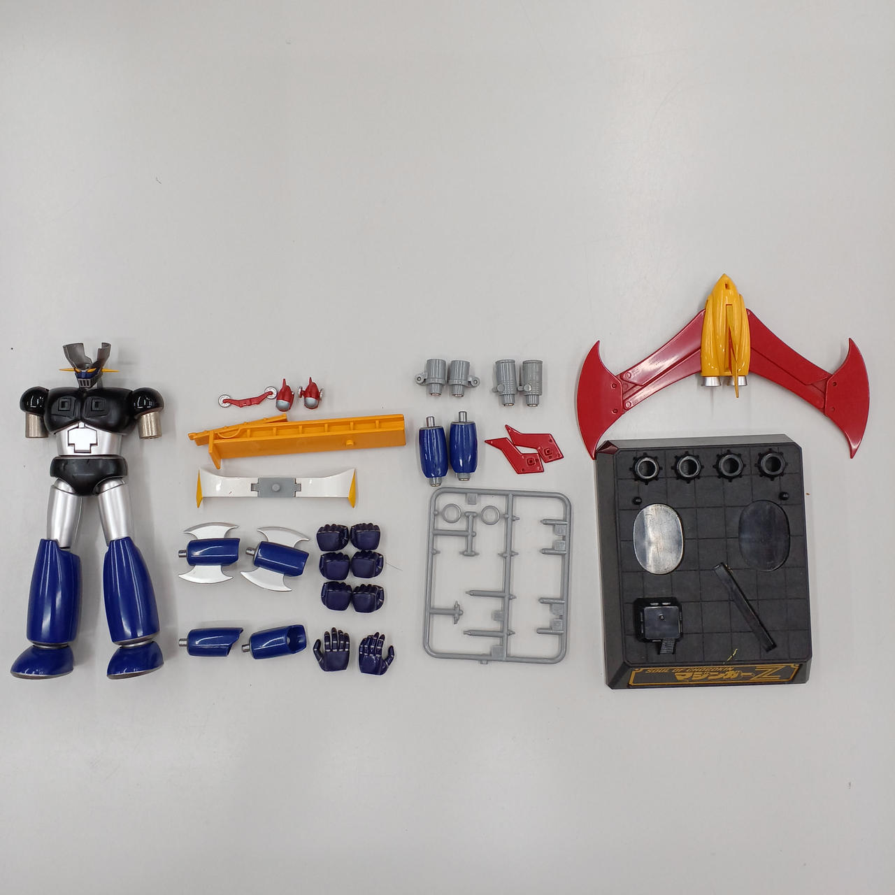 パーツは写真にあるもので全てです