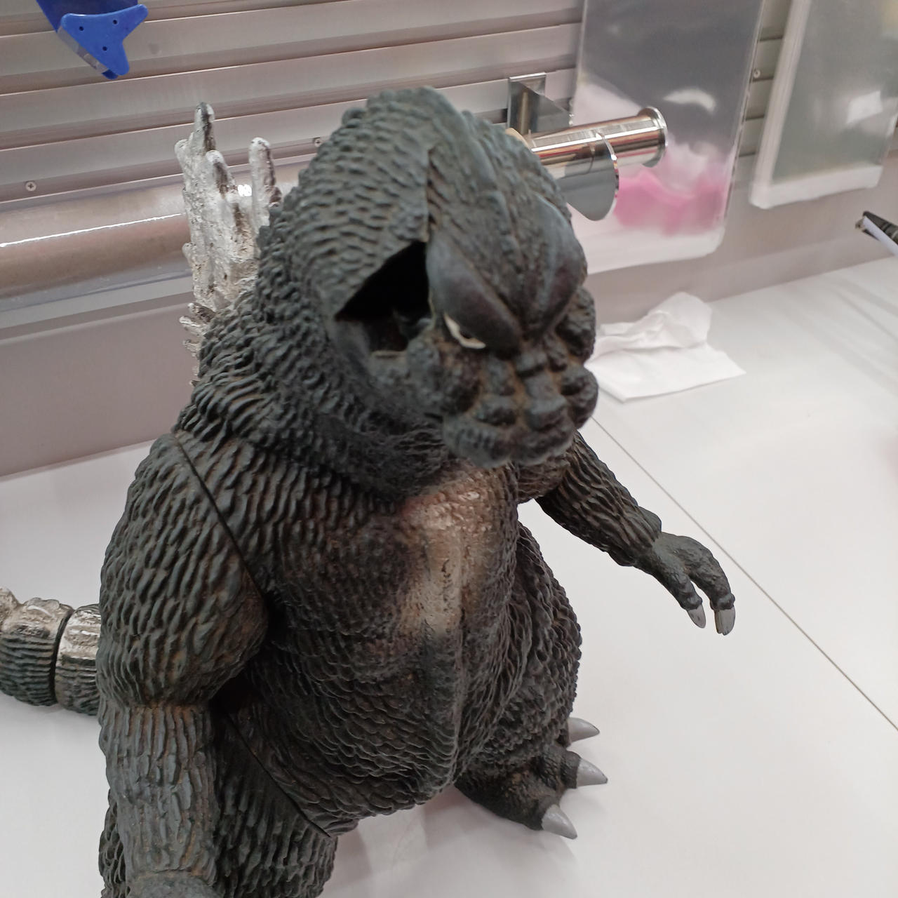 顔側面かけてます。