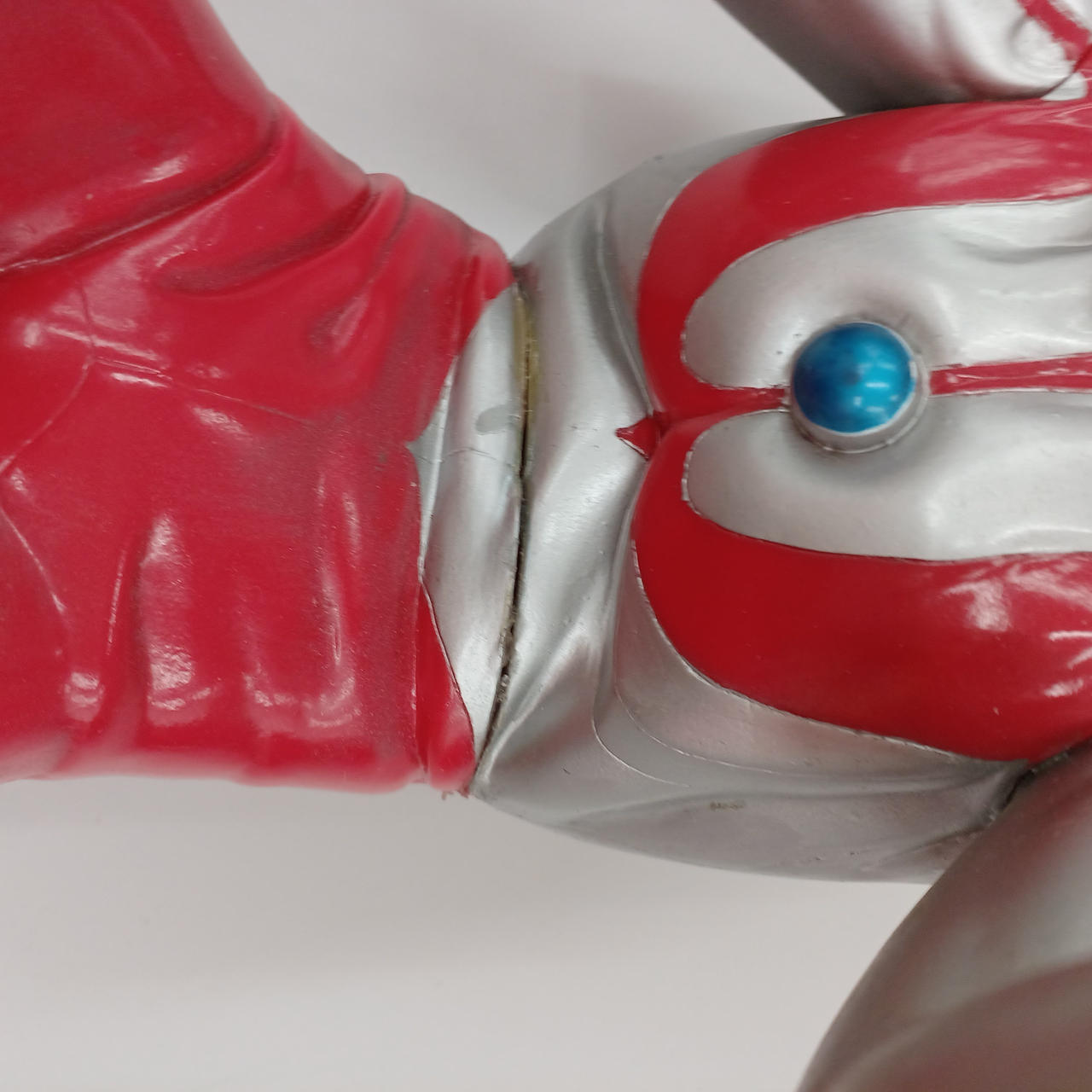 胴体接着剤様なもの