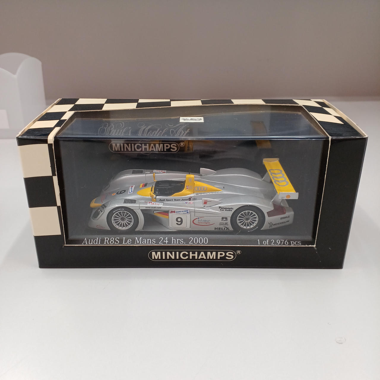 ケースにシールなし