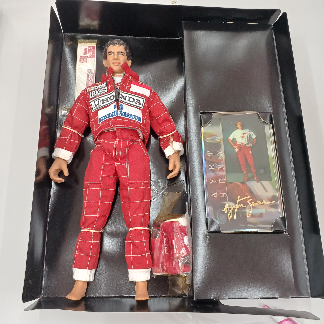 テープは劣化により粘着力無し