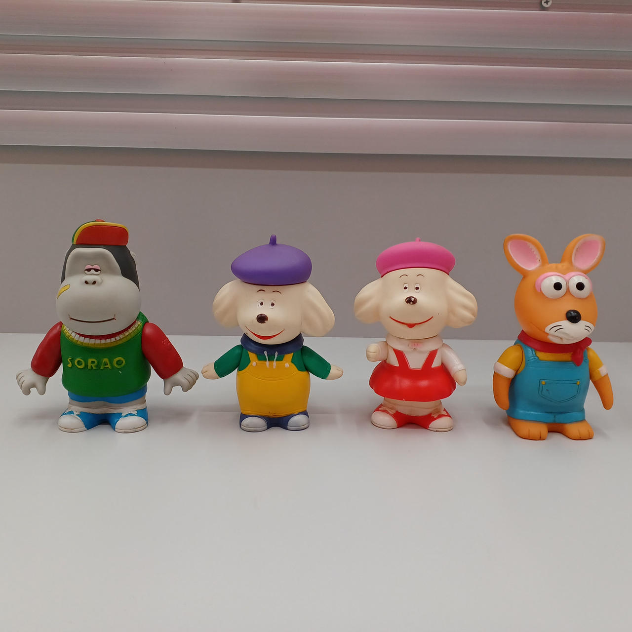 全体的に汚れ・塗装ハゲがあります。