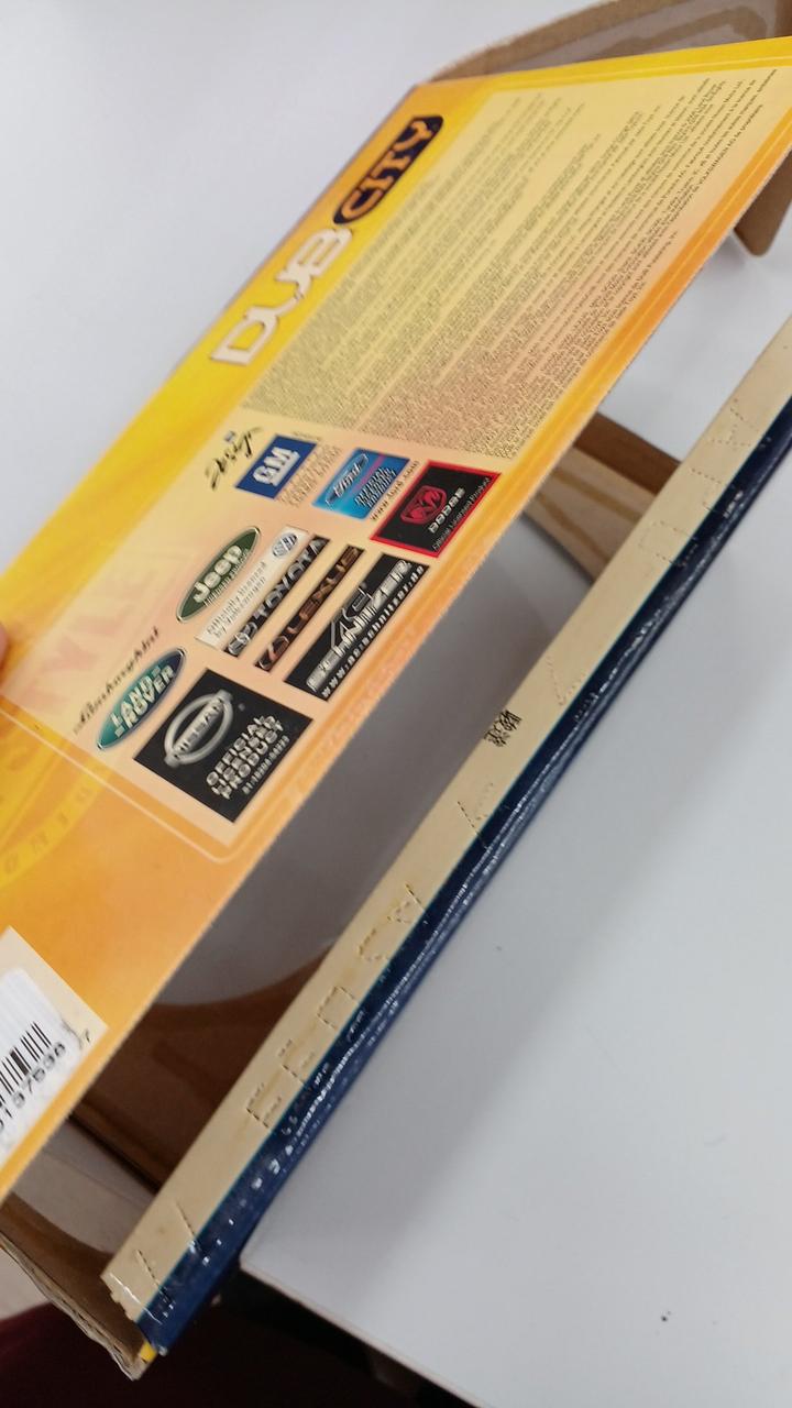 箱のり付けが取れてしまっています。