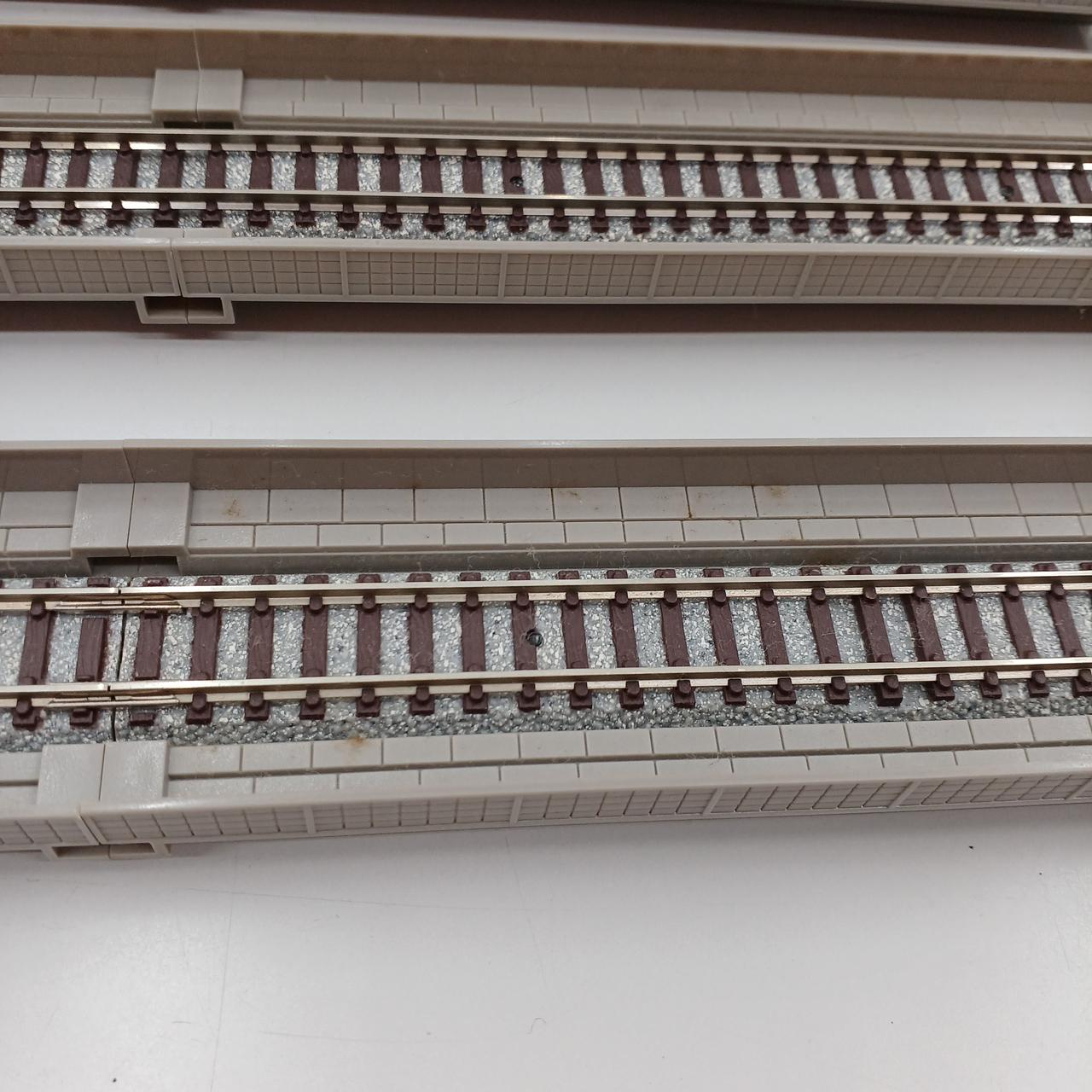 レールにシミ汚れあり