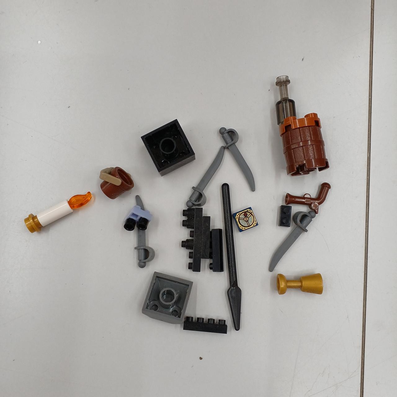 外れてしまっているバラパーツ