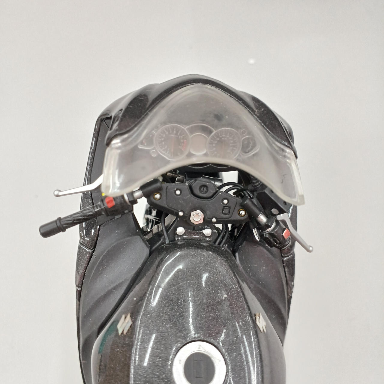 右ハンドル欠損しています