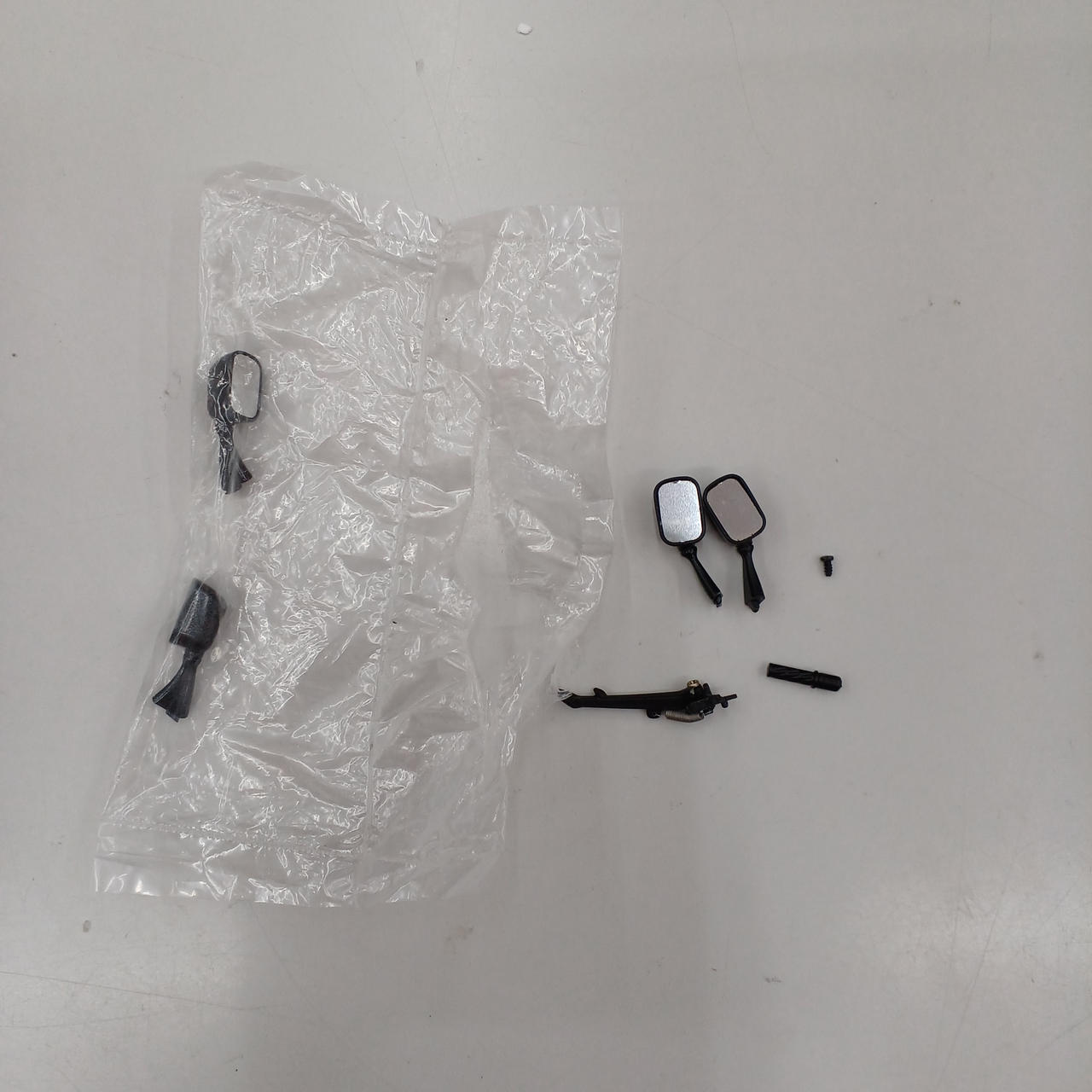 パーツは写真にあるもので全てです