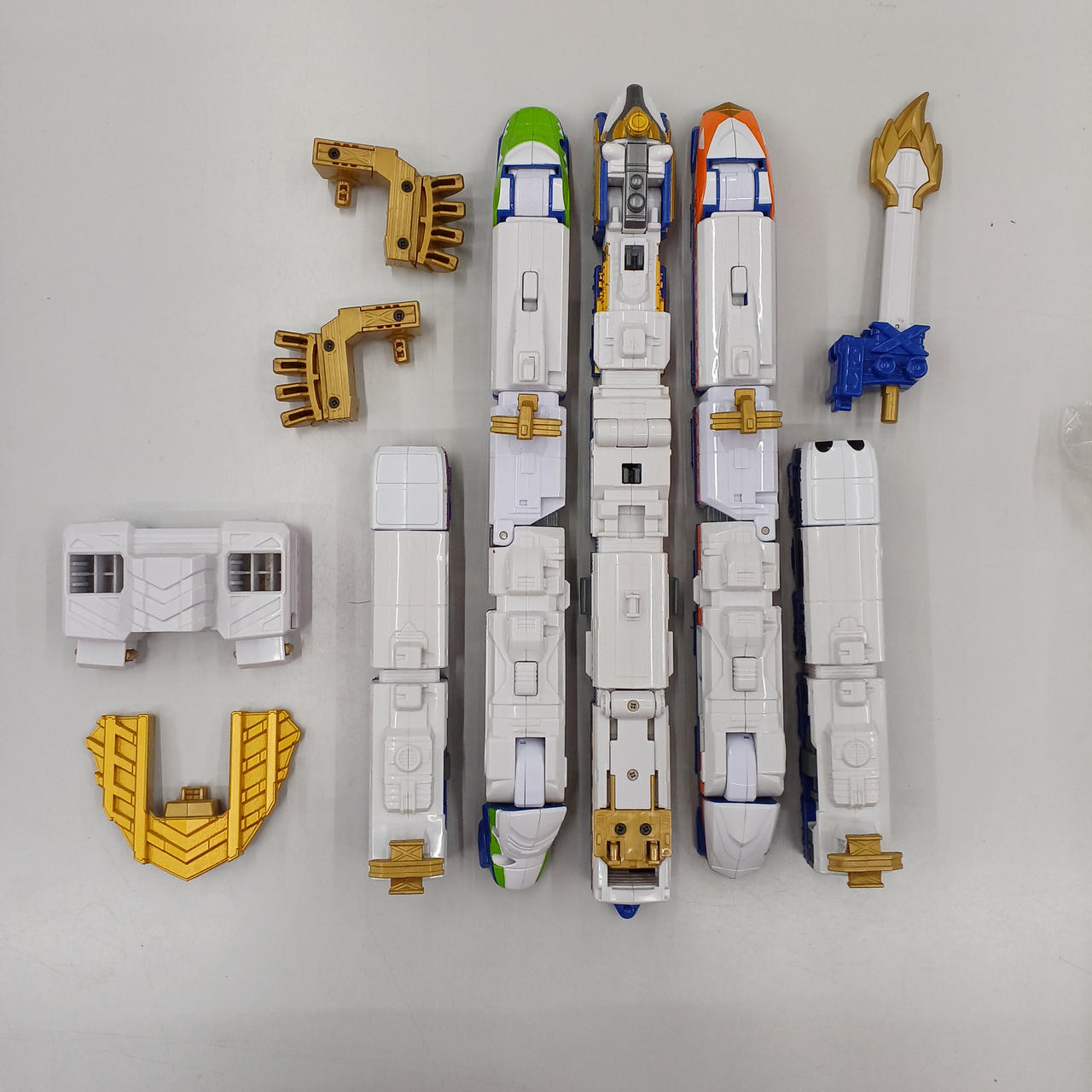 パーツは写真にあるもので全てです