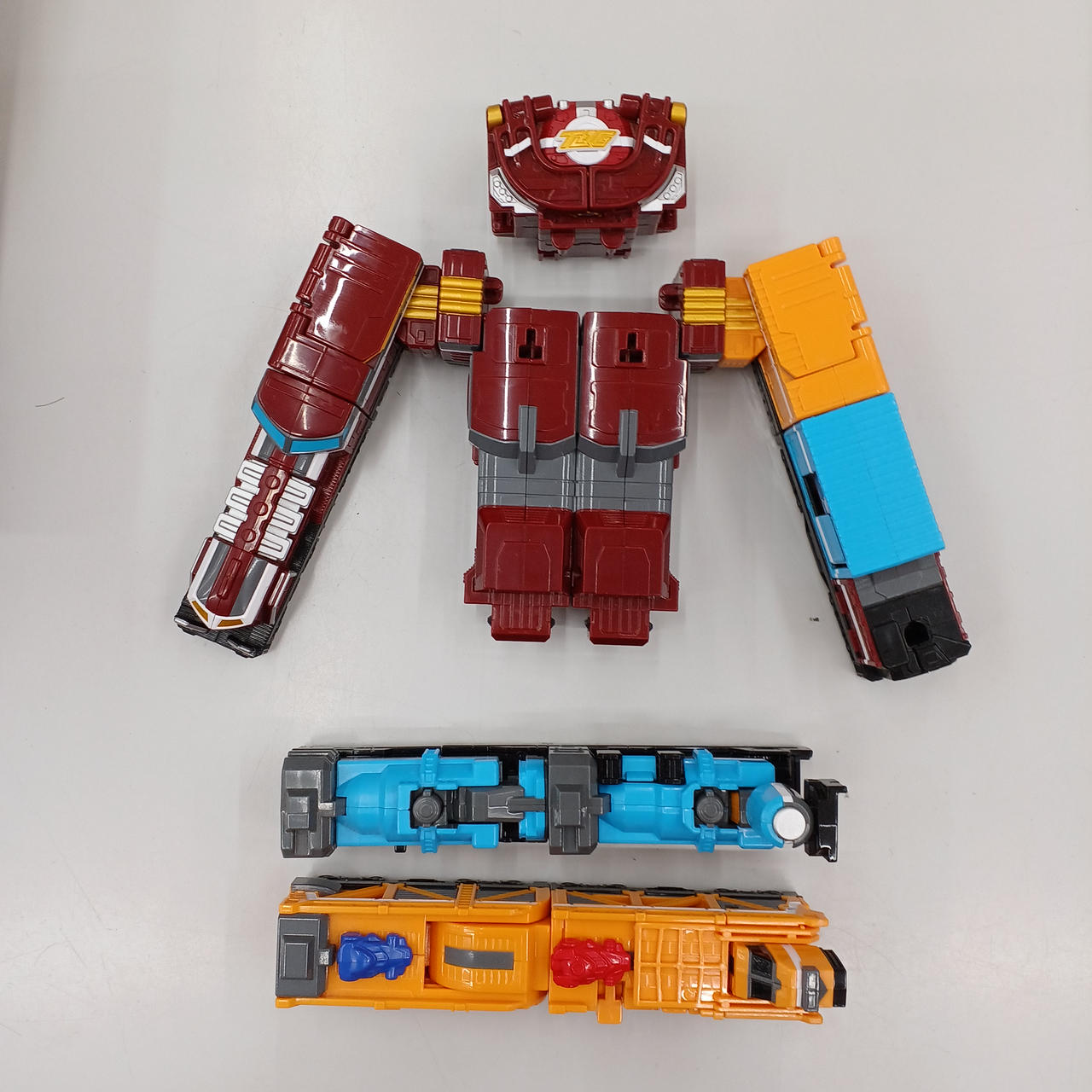 パーツは写真にあるもので全てです