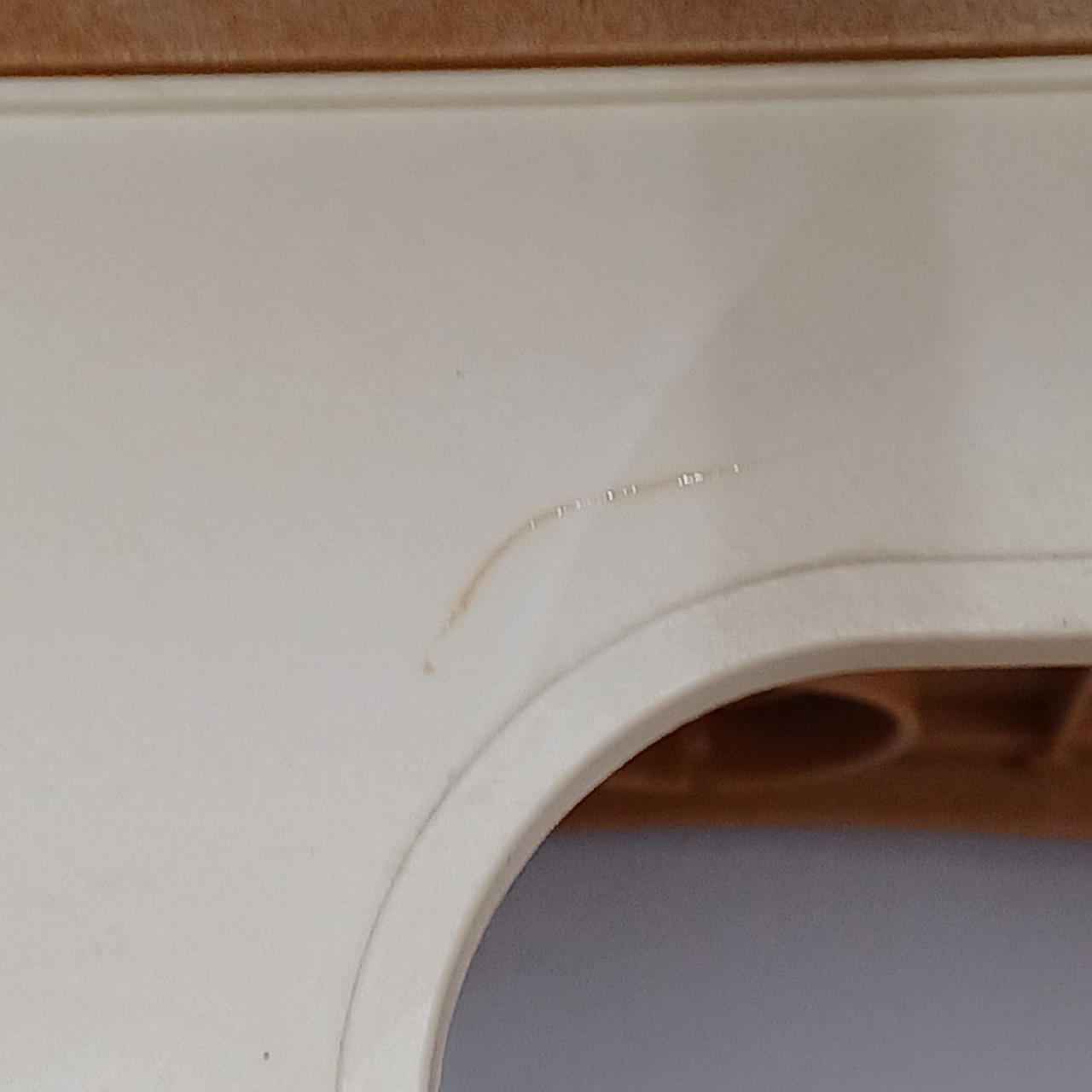 １階壁に汚れあり