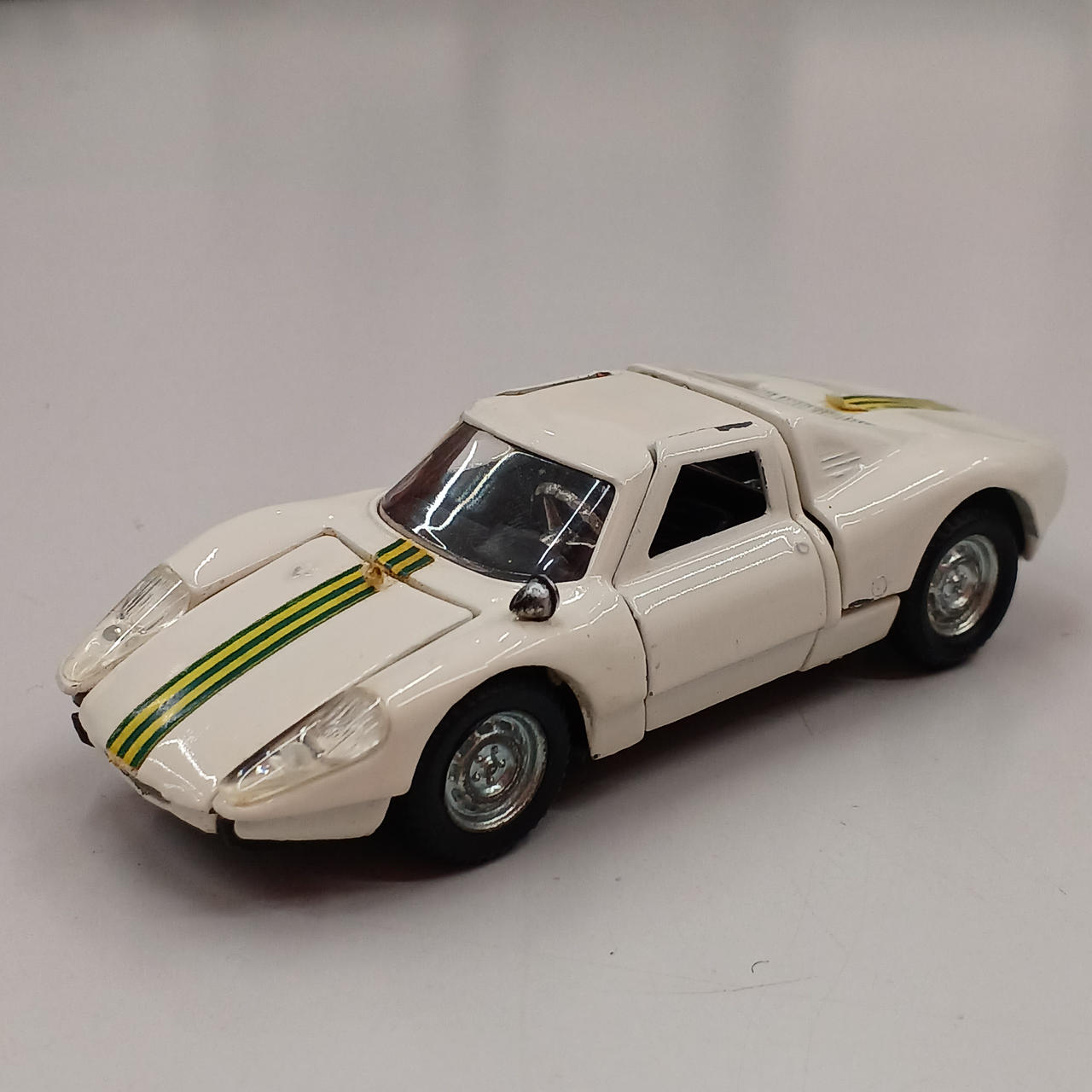 シール剥がれ、割れ 、禿げあり