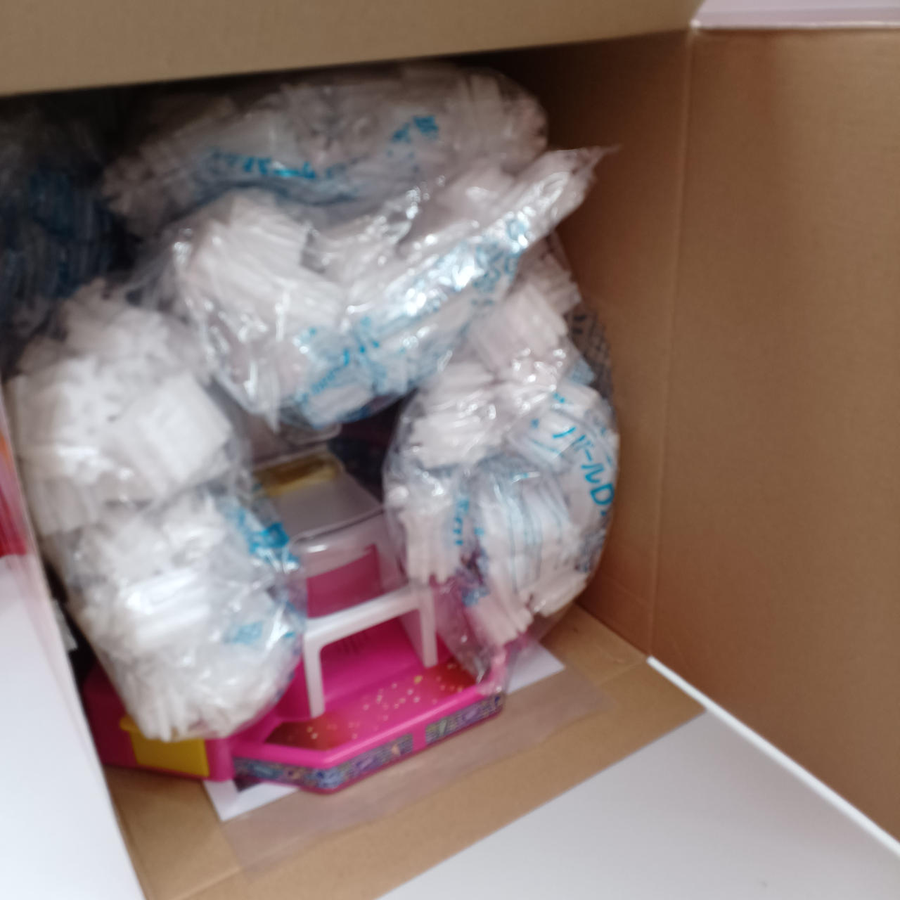 ブリスターなしの為緩衝材入れてあります