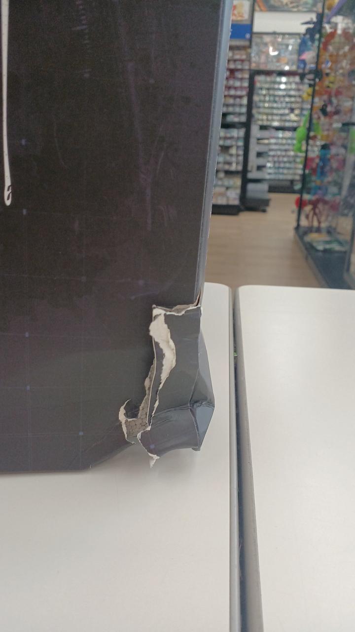 打痕による破損あります