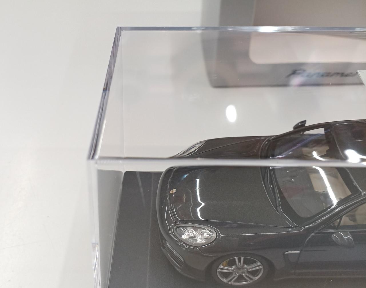 プロケース、前面左上に擦り傷あり