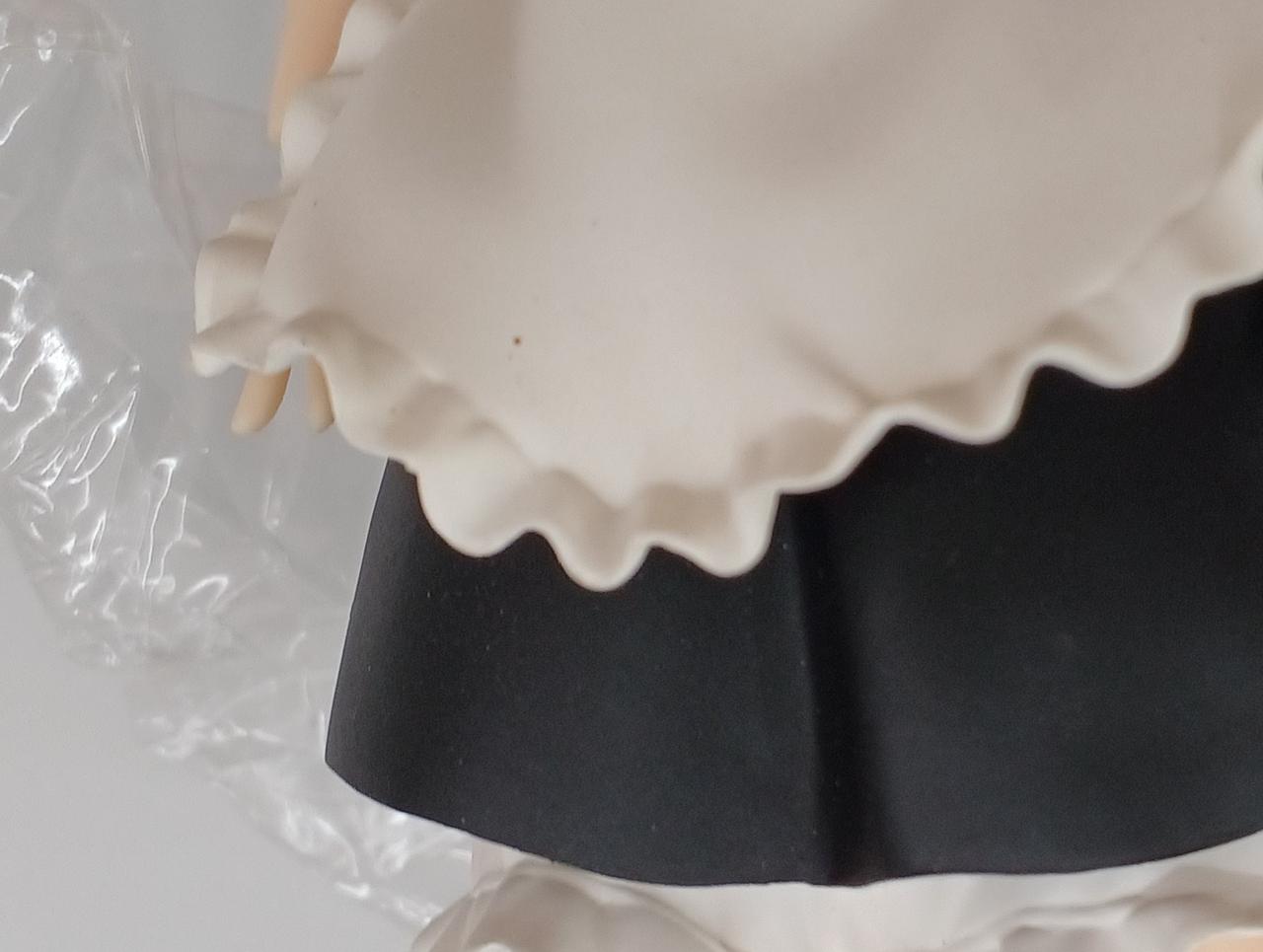 黒い点汚れあり