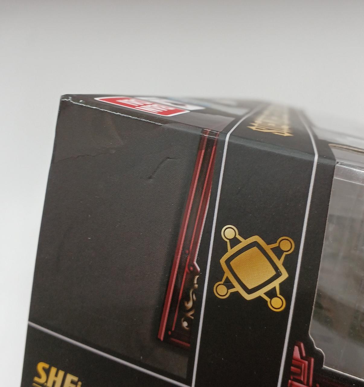 箱にキズがあります