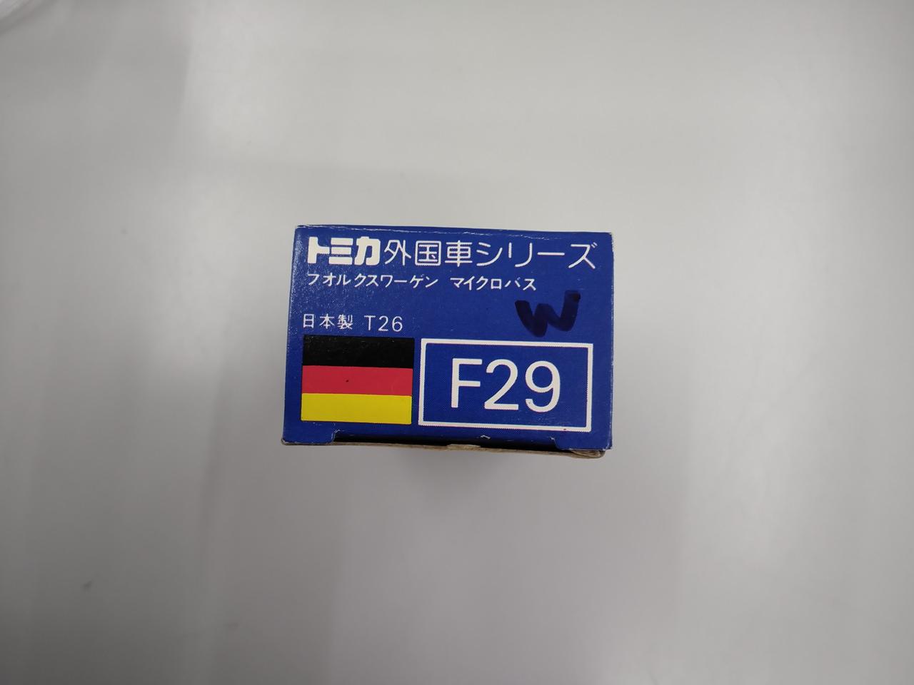 Wの文字が書かれています。