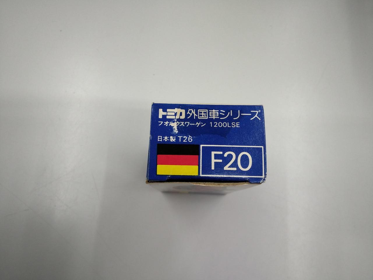 箱に傷あります。