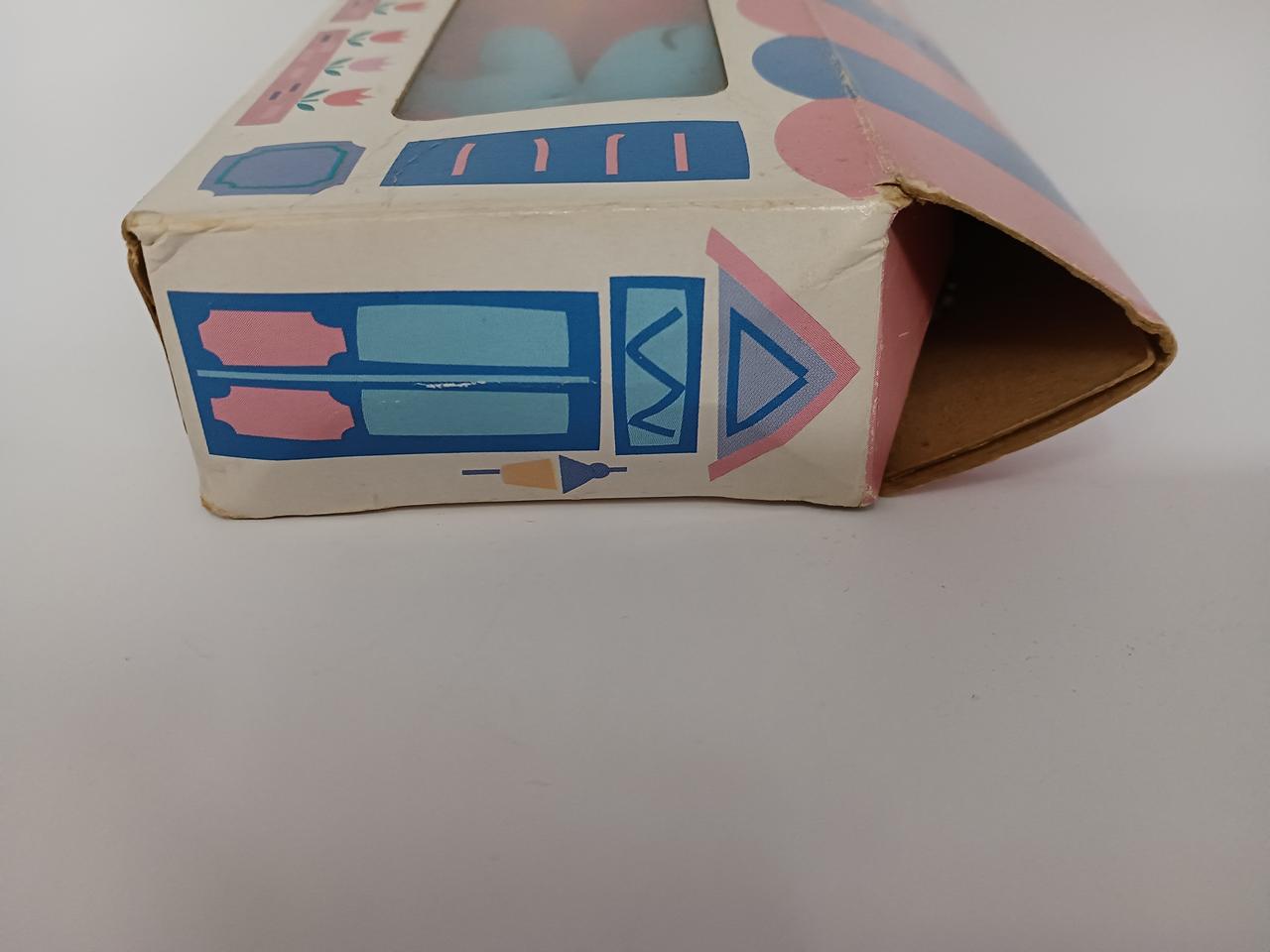 箱に傷みあり
