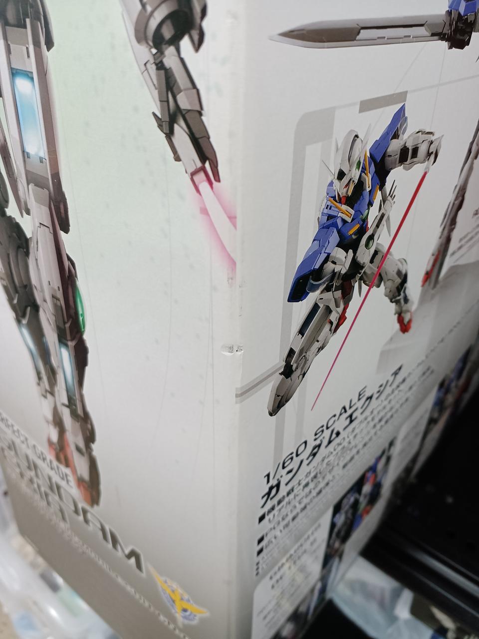 箱に傷みあり
